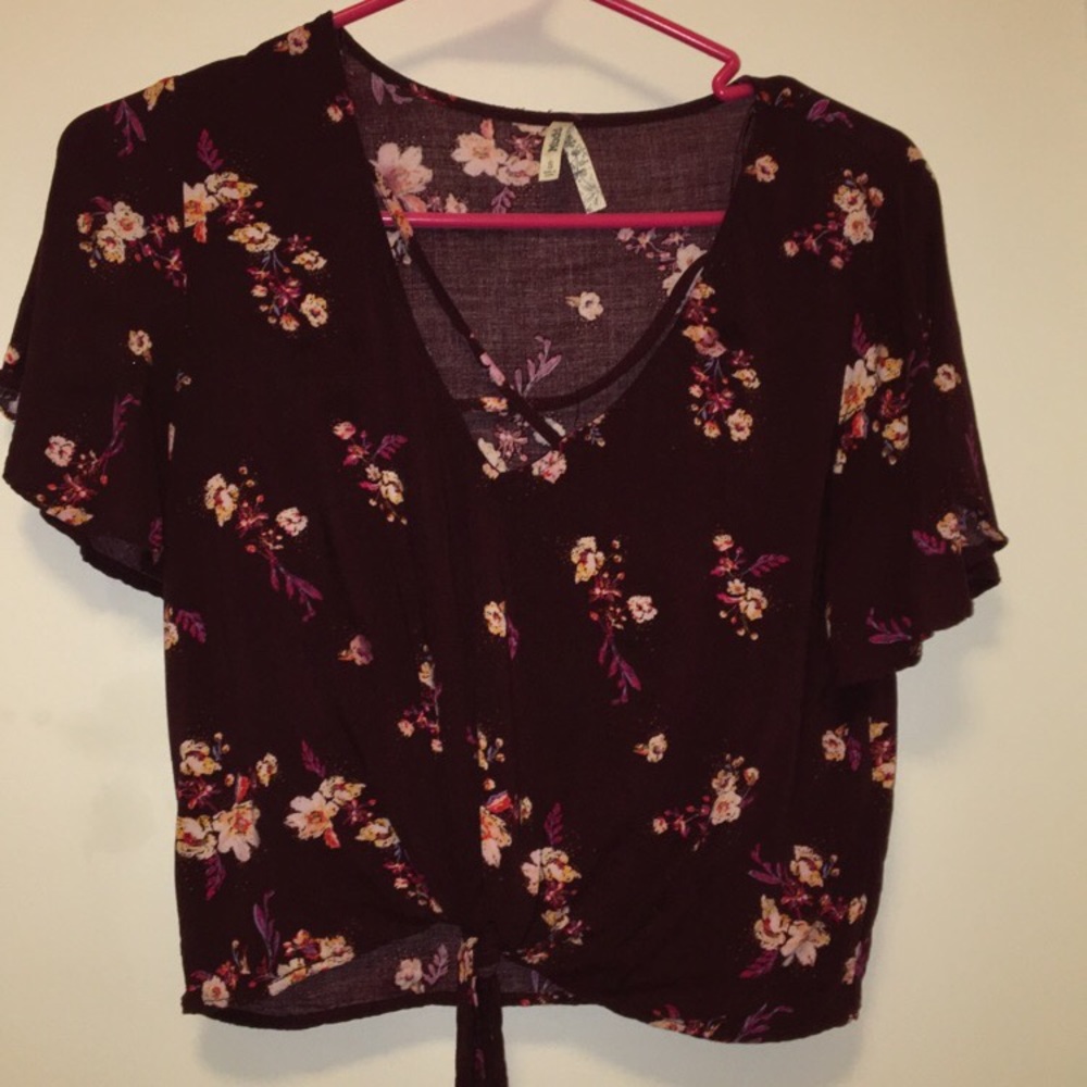 Cute cropped shirt